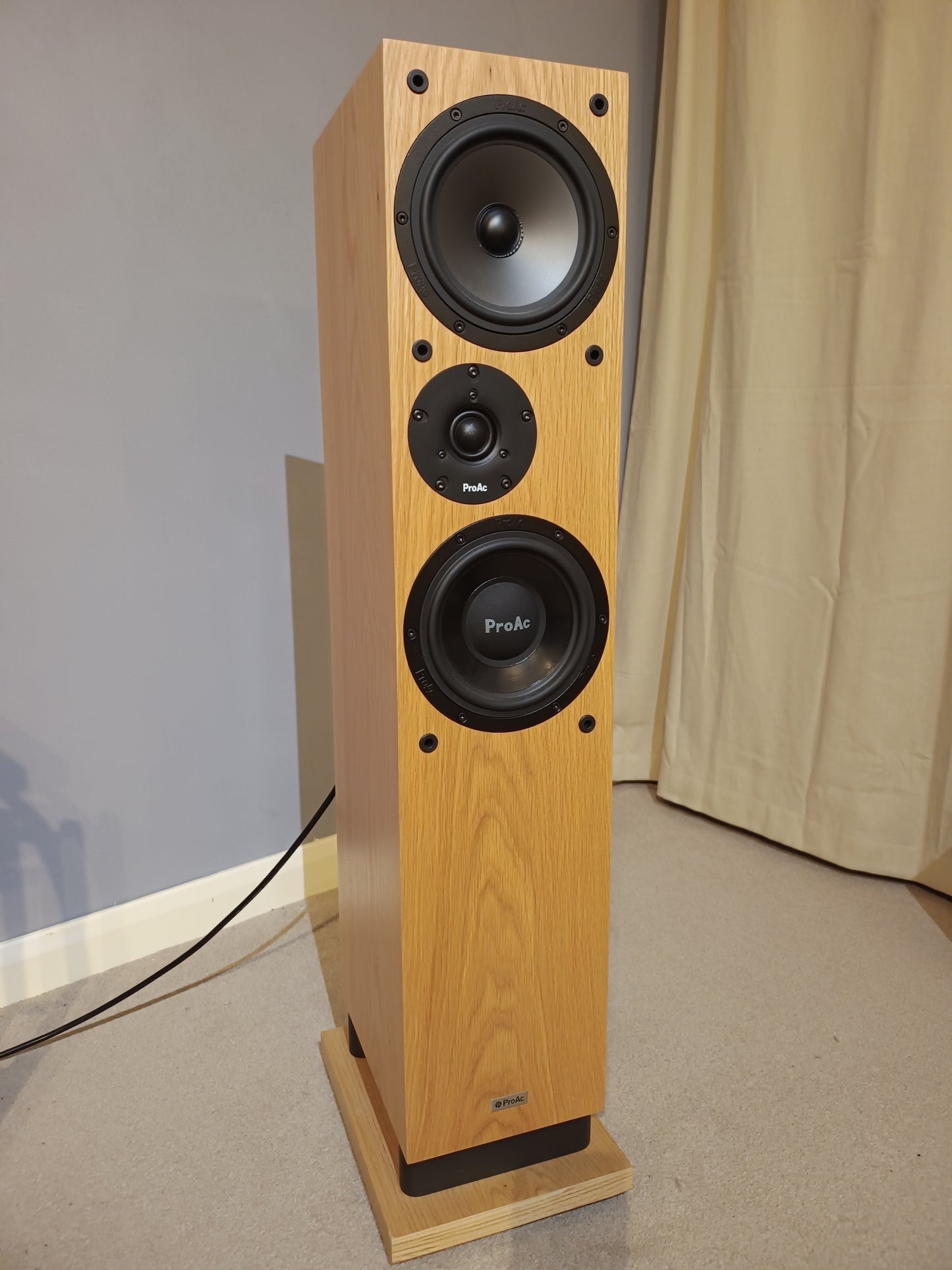 ProAc DT8 Floorstanding Speakers in Oak *Ex Demonstration*