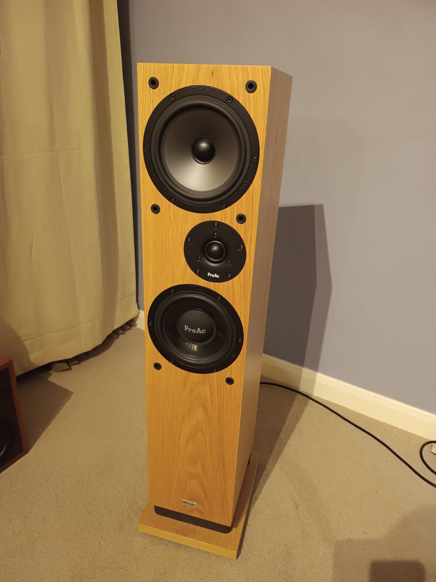 ProAc DT8 Floorstanding Speakers in Oak *Ex Demonstration*