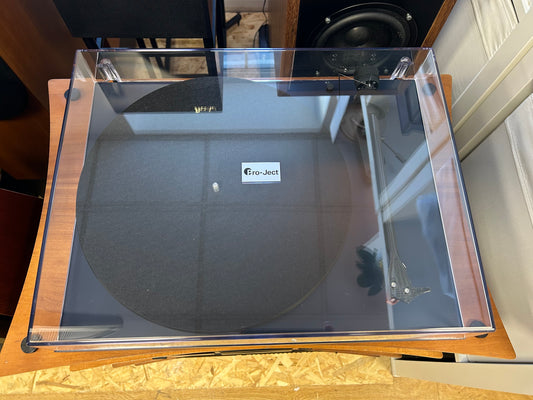 Pro-Ject Debut Carbon EVO Turntable in Satin Blue *Ex-Demonstration Stock*