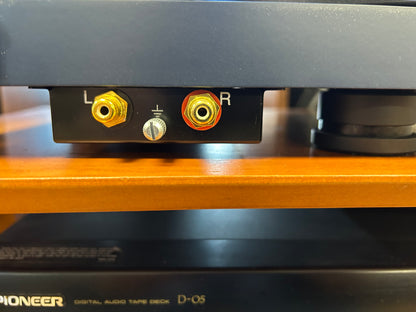 Pro-Ject Debut Carbon EVO Turntable in Satin Blue *Ex-Demonstration Stock*