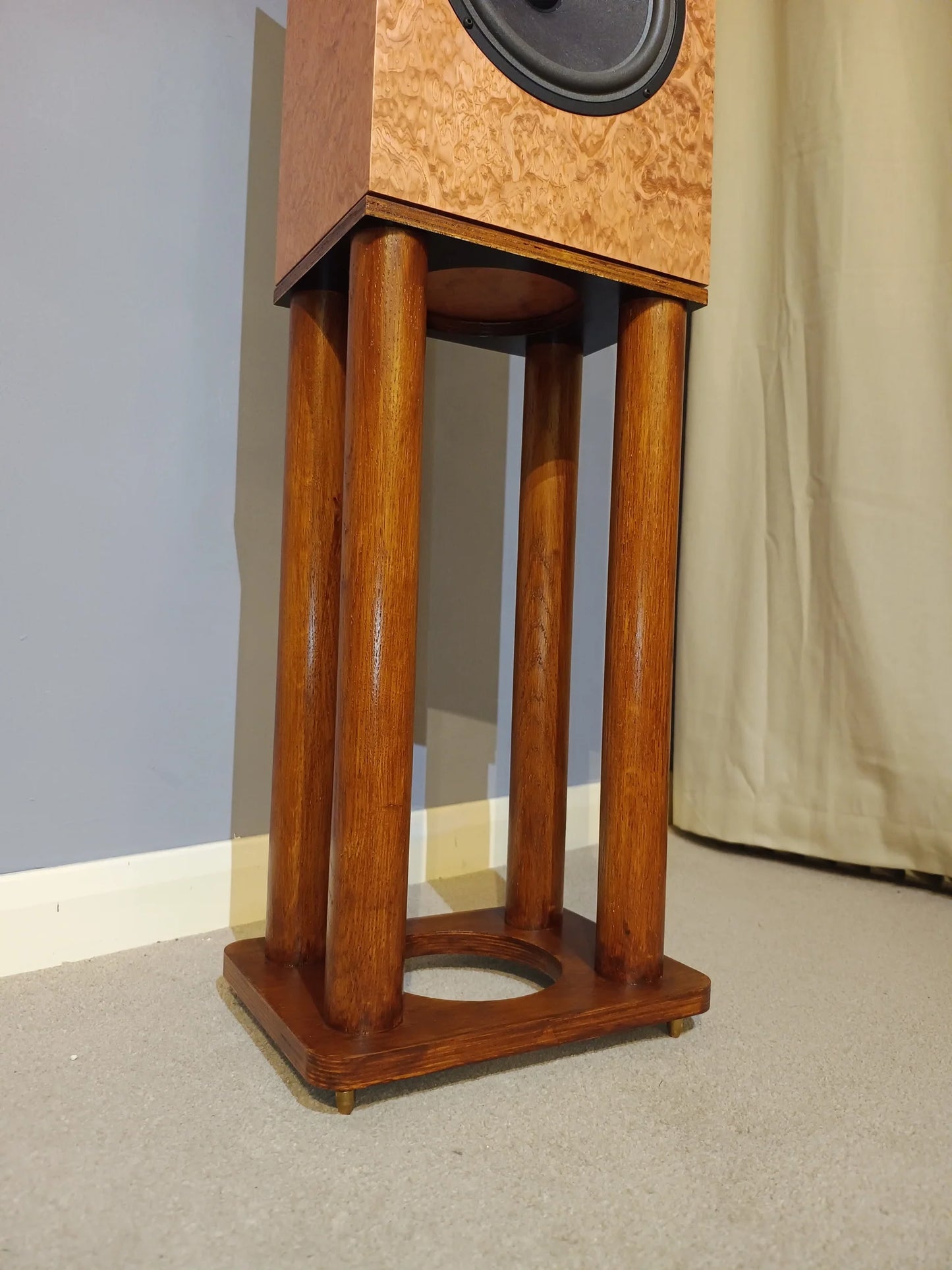 Structure Evolution Loudspeaker Stands