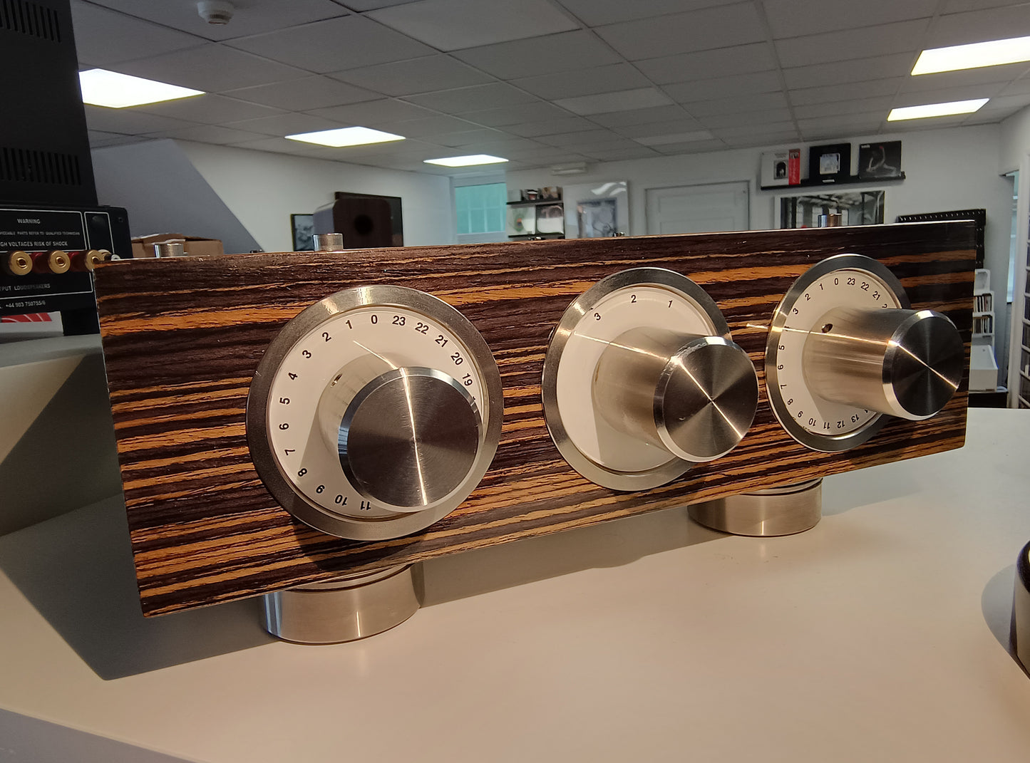 Silvercore 324 Silver wired TVC Pre Amplifier (Used)