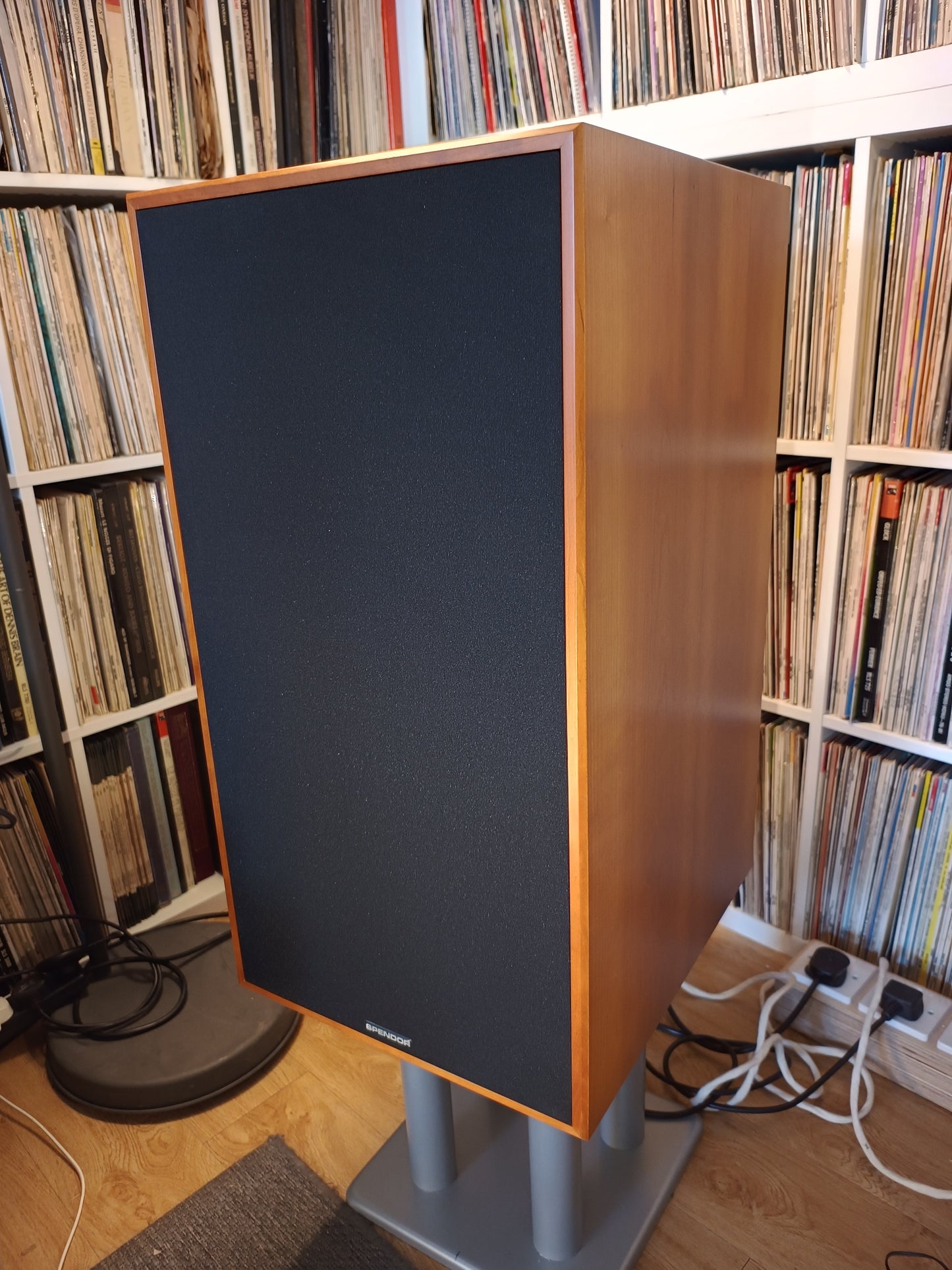 Spendor SP100R2 Speakers in Cherry *Used* (Click & Collect Only)