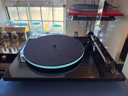 Rega Planar 2 Turntable in Black (Used ) *Click and collect only*